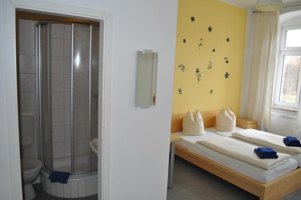 A Bed Privatzimmer Dresden - Nichtraucherpension Δωμάτιο φωτογραφία
