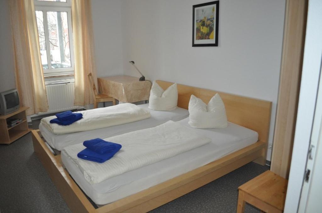 A Bed Privatzimmer Dresden - Nichtraucherpension Δωμάτιο φωτογραφία