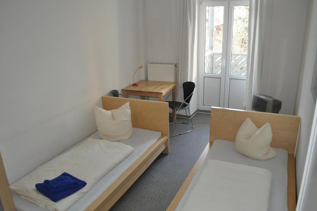 A Bed Privatzimmer Dresden - Nichtraucherpension Δωμάτιο φωτογραφία